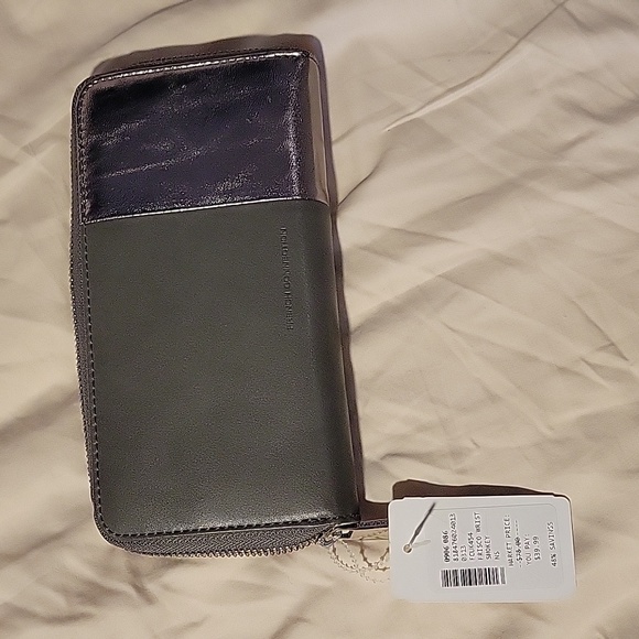 New French connection large wallet - Picture 1 of 4